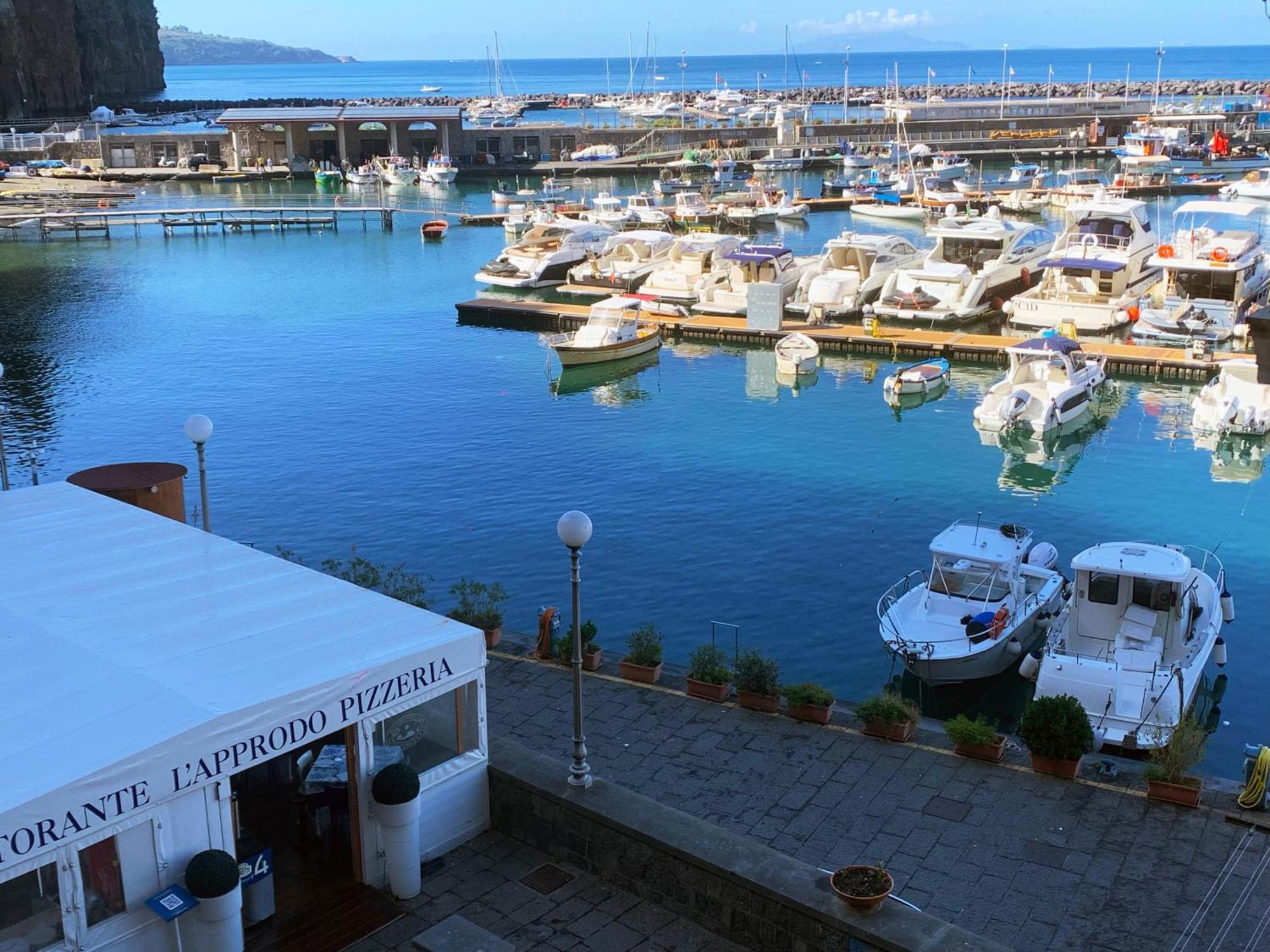B&B L'Approdo ปิอาโนดิซอร์เรนโต ภายนอก รูปภาพ