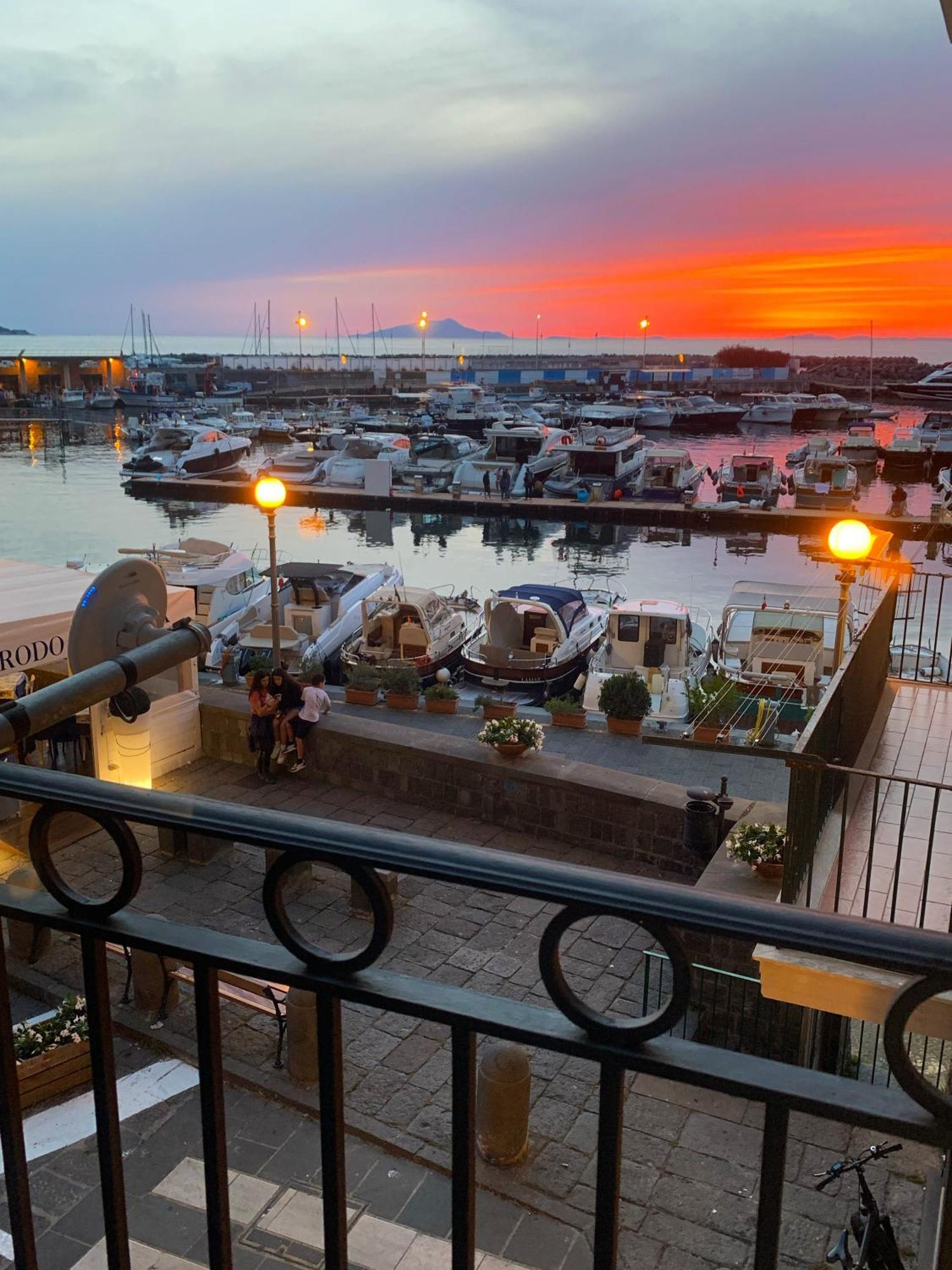 B&B L'Approdo ปิอาโนดิซอร์เรนโต ภายนอก รูปภาพ